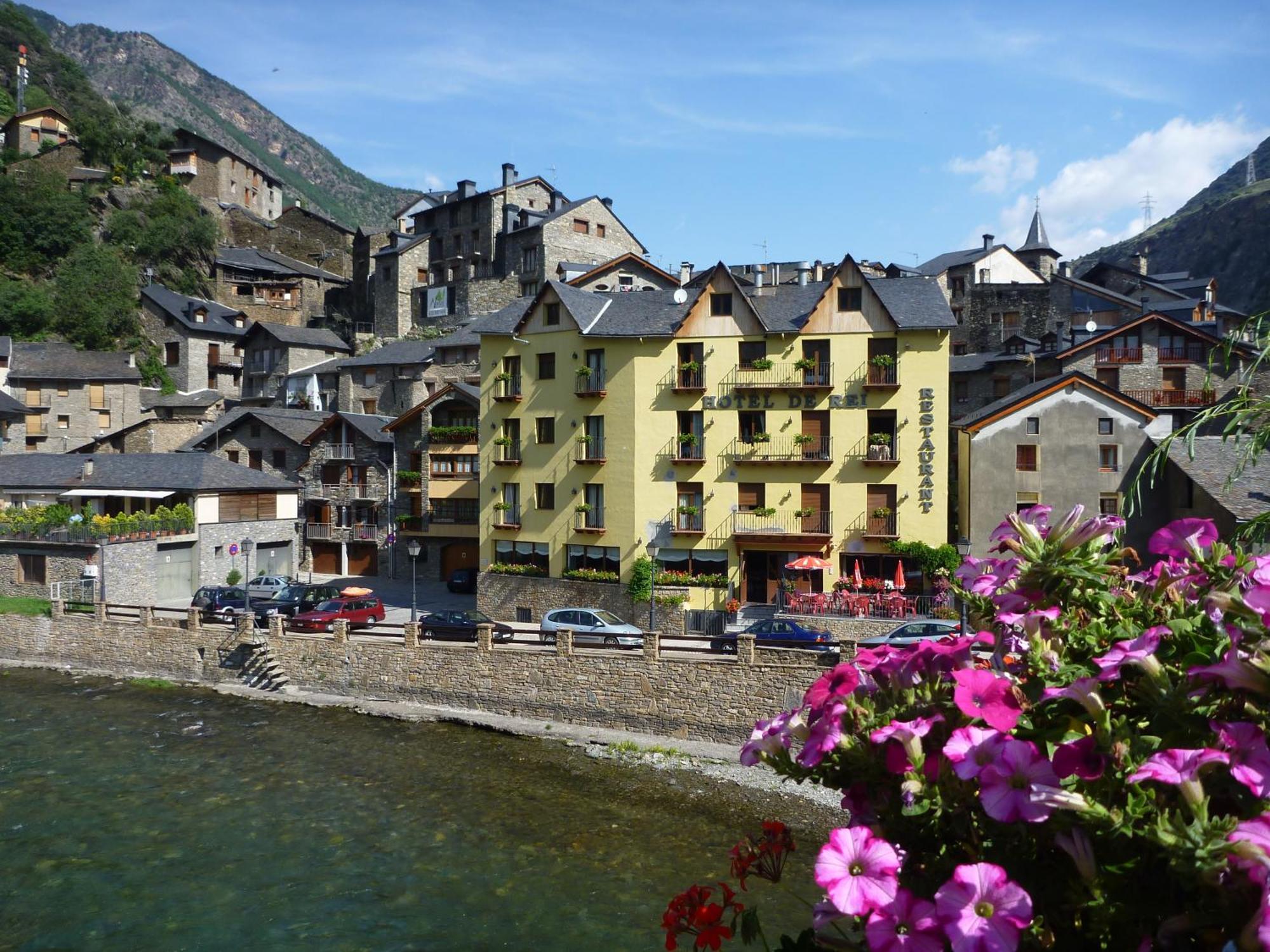Hotel De Rei Llavorsi Exterior photo