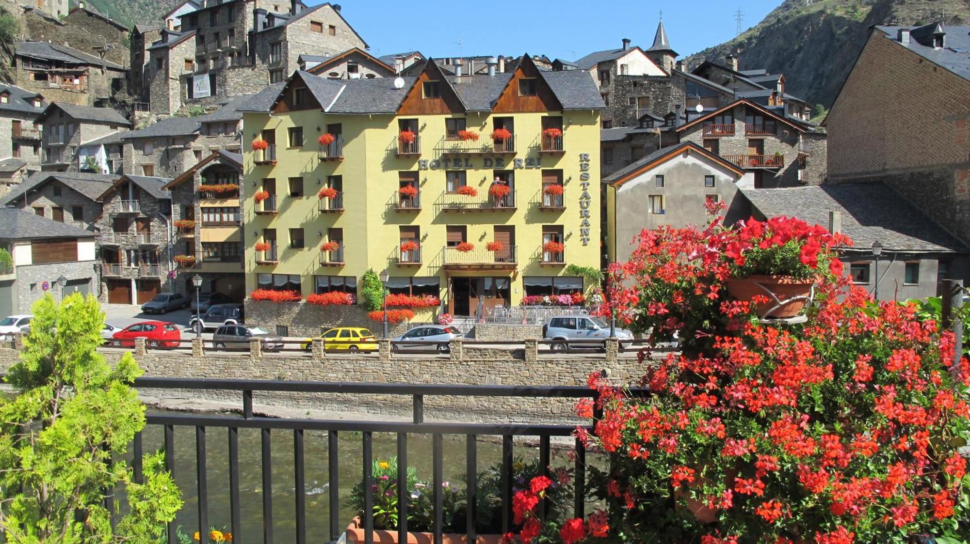 Hotel De Rei Llavorsi Exterior photo